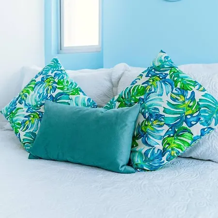 Paradise Sleeps 7 Apartment